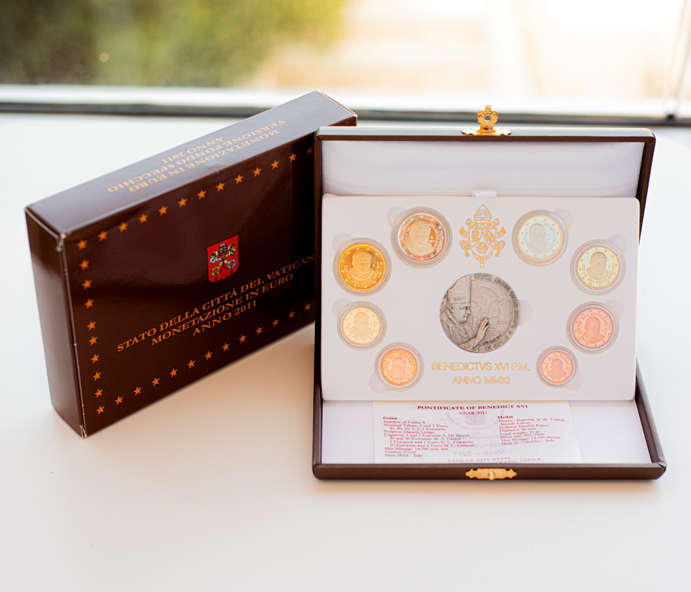Vatican Proof Coin Set 2011 with Exclusive Silver Medal