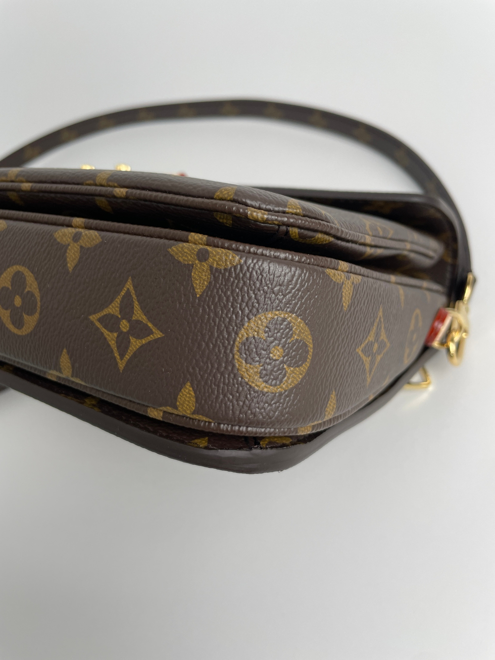 Сумка Louis Vuitton POCHETTE METIS