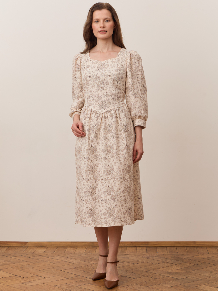 Платье с вырезом-сердечко