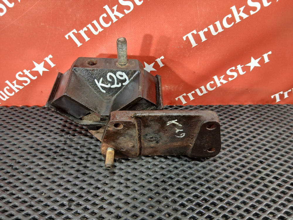 Подушка двигателя передняя