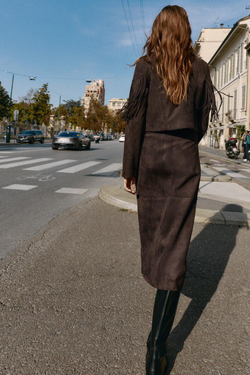 ZARA КУРТКА ИЗ ИСКУССТВЕННОЙ ЗАМШИ С БАХРОМОЙ, ШОКОЛАДНО-КОРИЧНЕВЫЙ