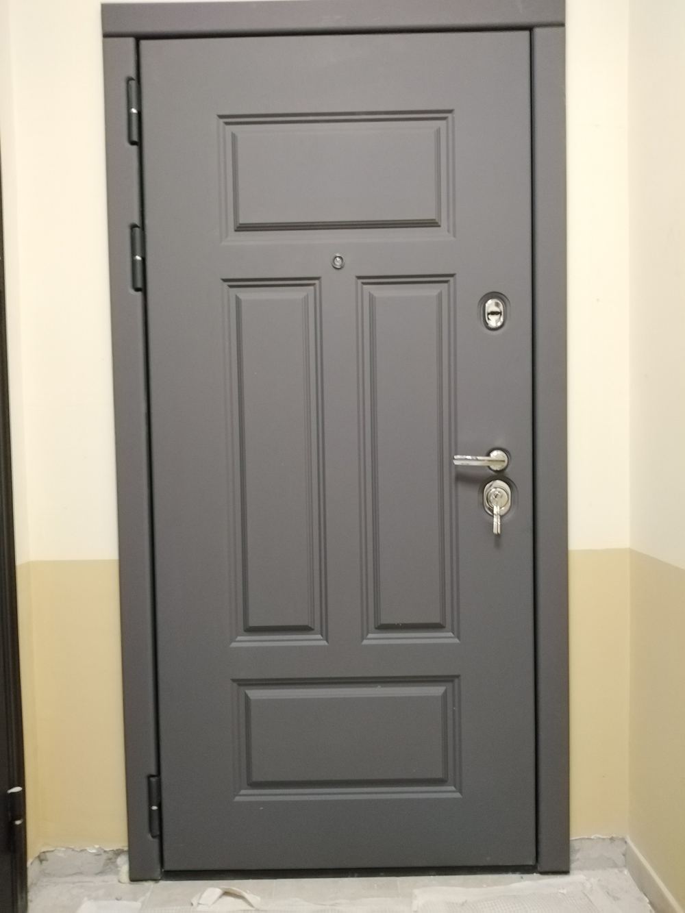 Входная дверь с шумоизоляцией STR MX -29  Ясень графит / Верона Шампань (кремовый матовый,без текстуры)