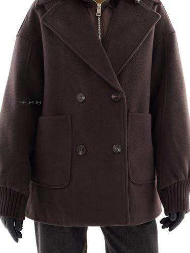 Винное двубортное пальто с манишкой