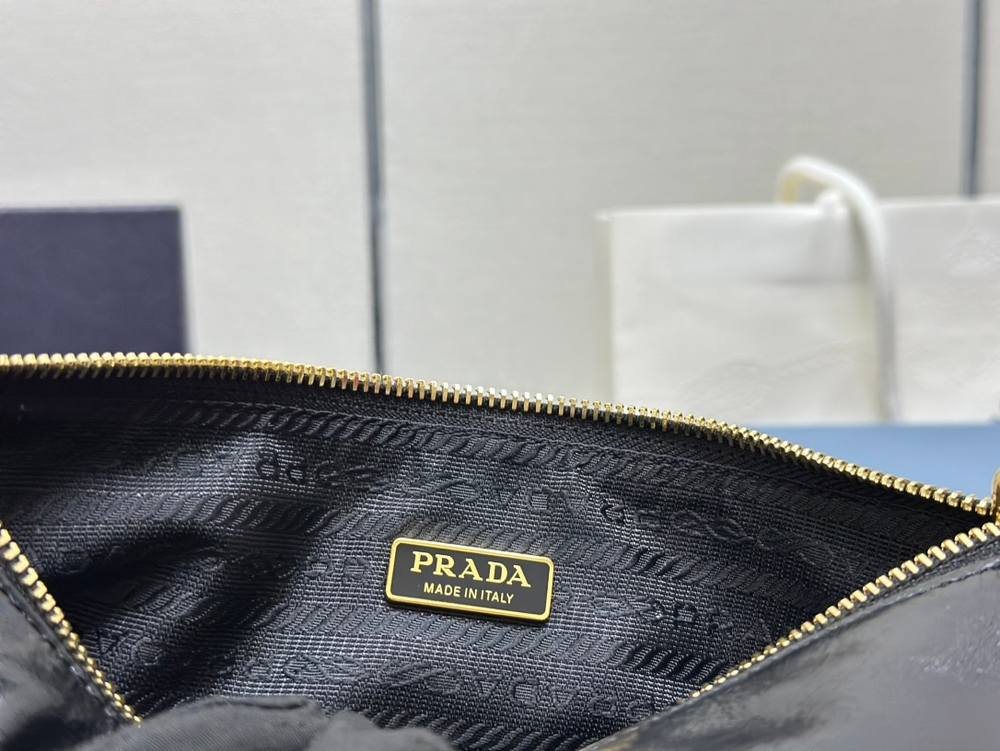 Prada Re-Edition 2002