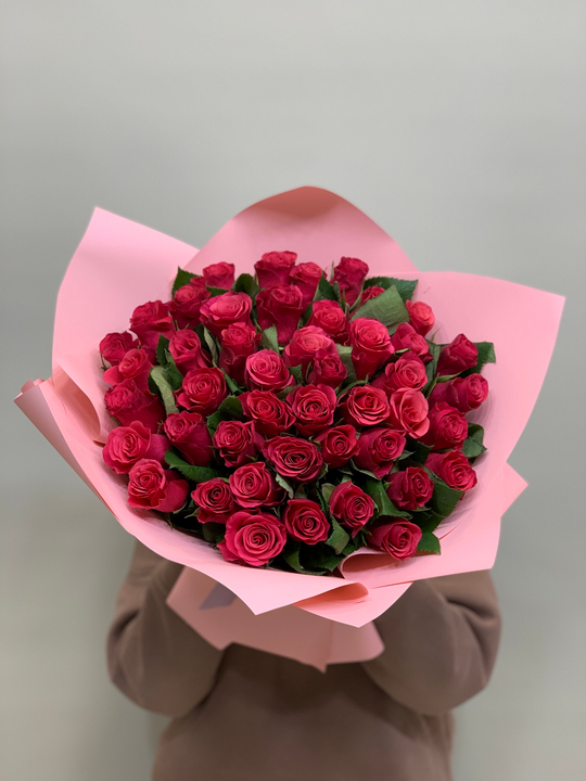 Букет 45 роз Кения 40 в пленке розовые