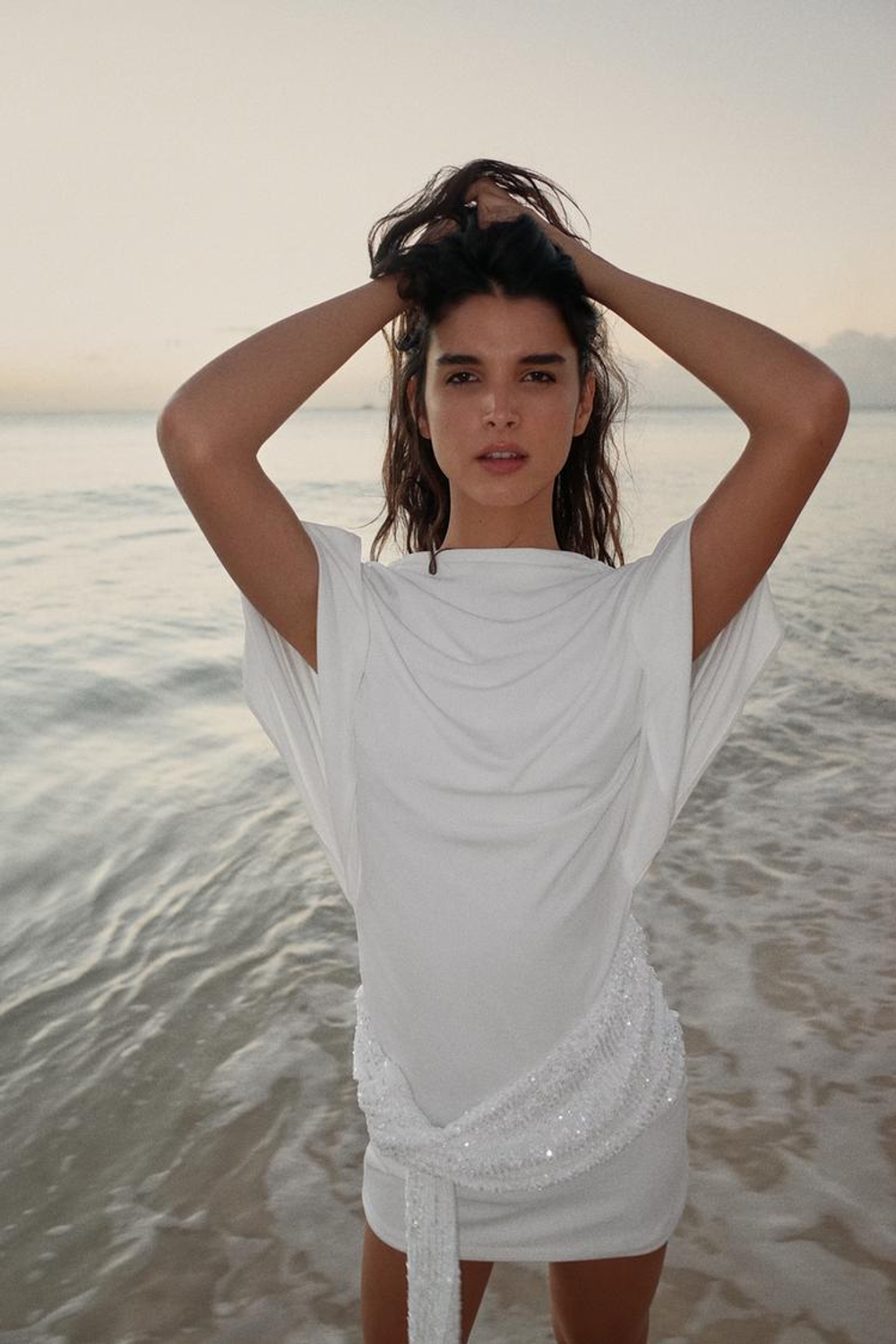 ZARA КОРОТКОЕ ПЛАТЬЕ С ПАЙЕТКАМИ, БЕЛЫЙ