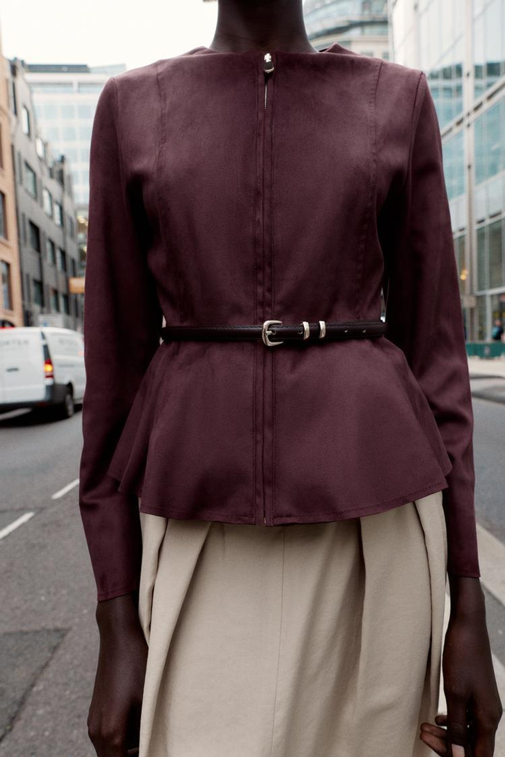 ZARA КУРТКА С БАСКОЙ И ПОЯСОМ, БУРГУНДИ