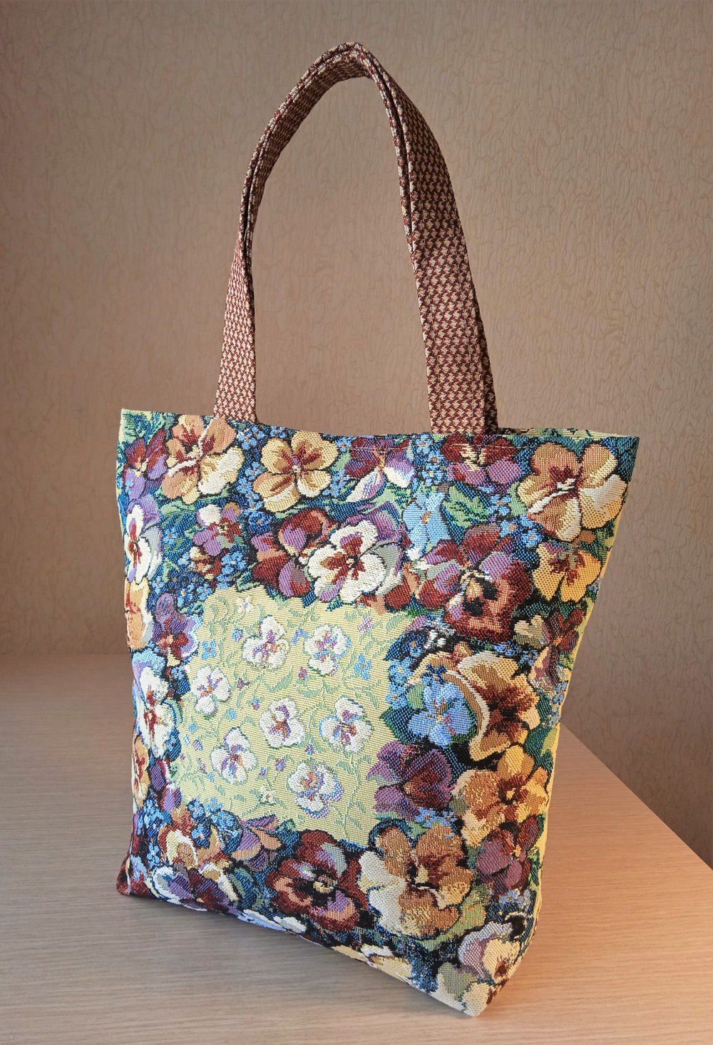 Гобеленовая сумка Анютины глазки (39х39х12)