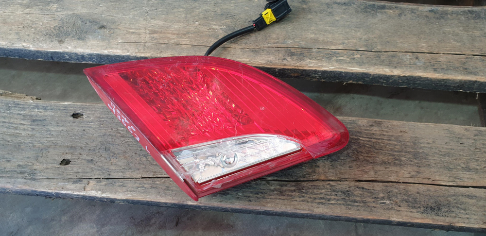 Фонарь задний левый внутренний Peugeot 408 12-17 Б/У Оригинал 9678059680