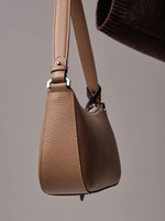 Кожаная сумка багет кросс-боди коричневый капучино