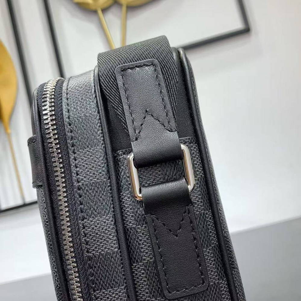 Сумка-мессенджер Louis Vuitton