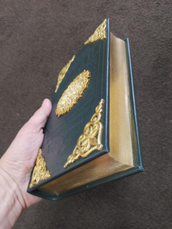 "Коран" Книга подарочная в кожаном переплете с тиснением и художественным литьем