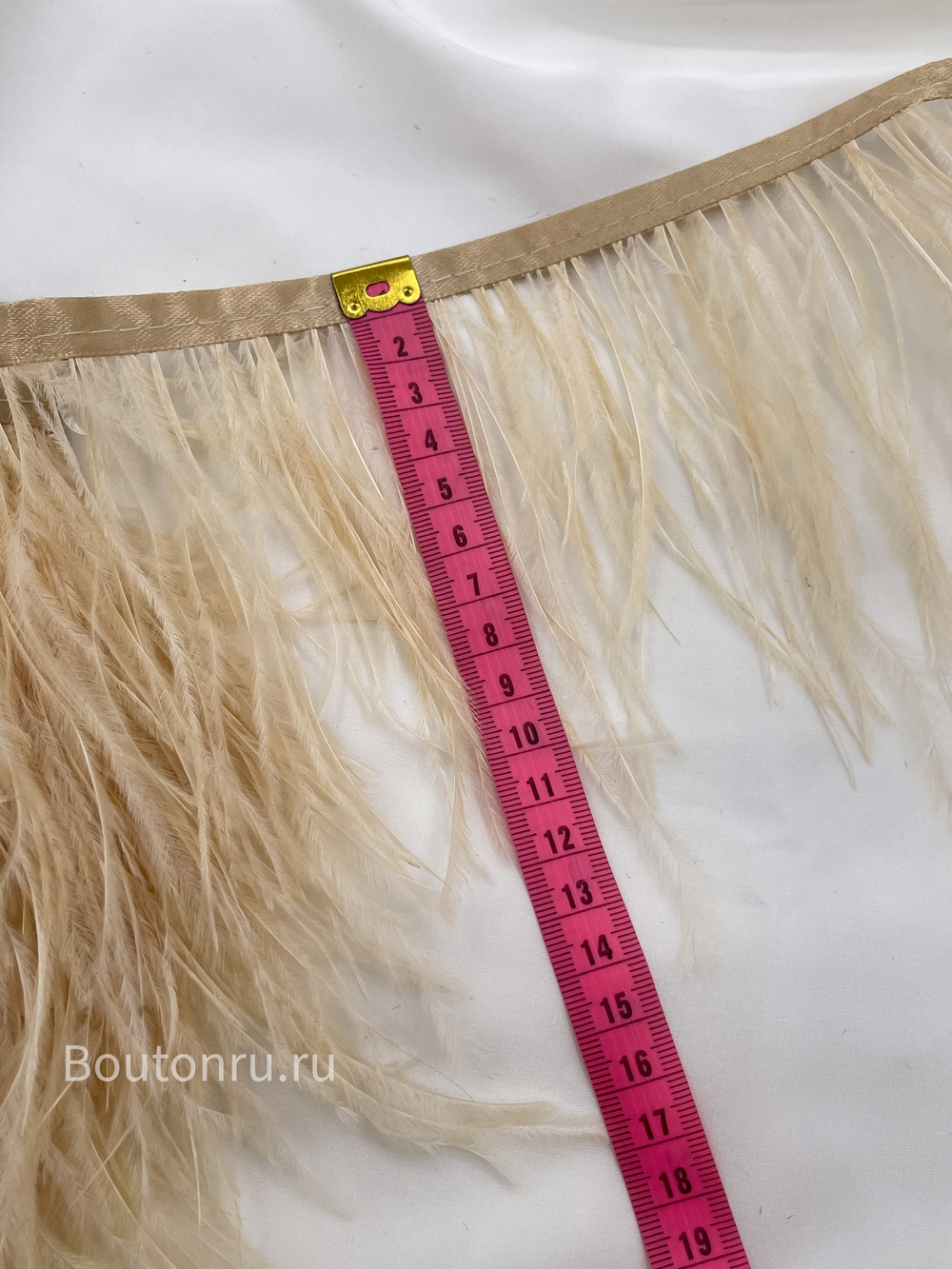 Перо желто-песочное