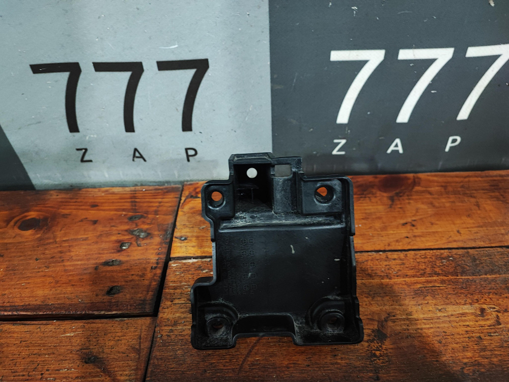 Кронштейн решетки радиатора Kia Sportage 5 (NQ5) 21-нв Б/У Оригинал 86358P1EA0