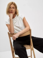 Футболка дизайнерская с цельнокроеным воротником