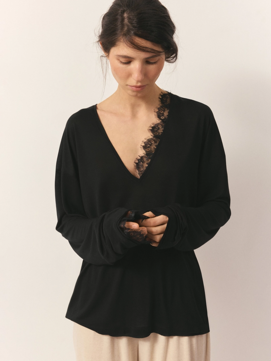 Лонгслив с кружевом