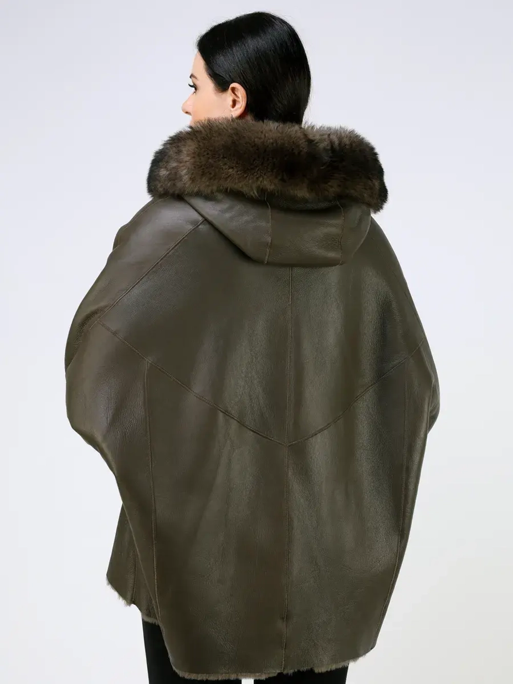 Дубленка зимняя натуральная с капюшоном оверсайз