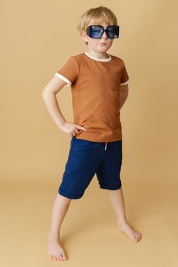 Футболка цвета молочного шоколада со сливочной отделкой