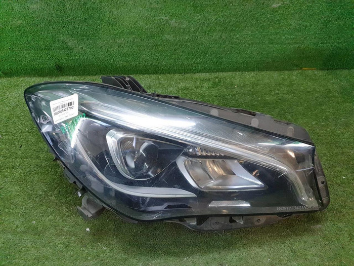 Фара правая Mercedes CLA C117 (2016-2019) LED