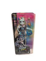 Кукла Monster High «Day Out Frankie Stein» HKY73 — прогулочная версия