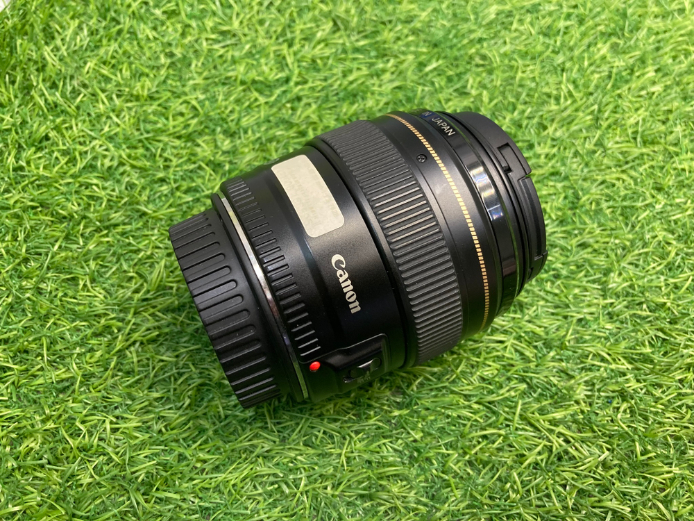 Canon EF 85mm 1.8 USM
