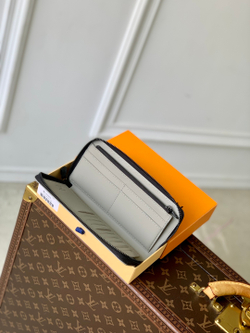 Louis Vuitton Zippy Vertical Wallet