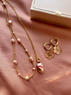 Серьги Цветы из розового перламутра