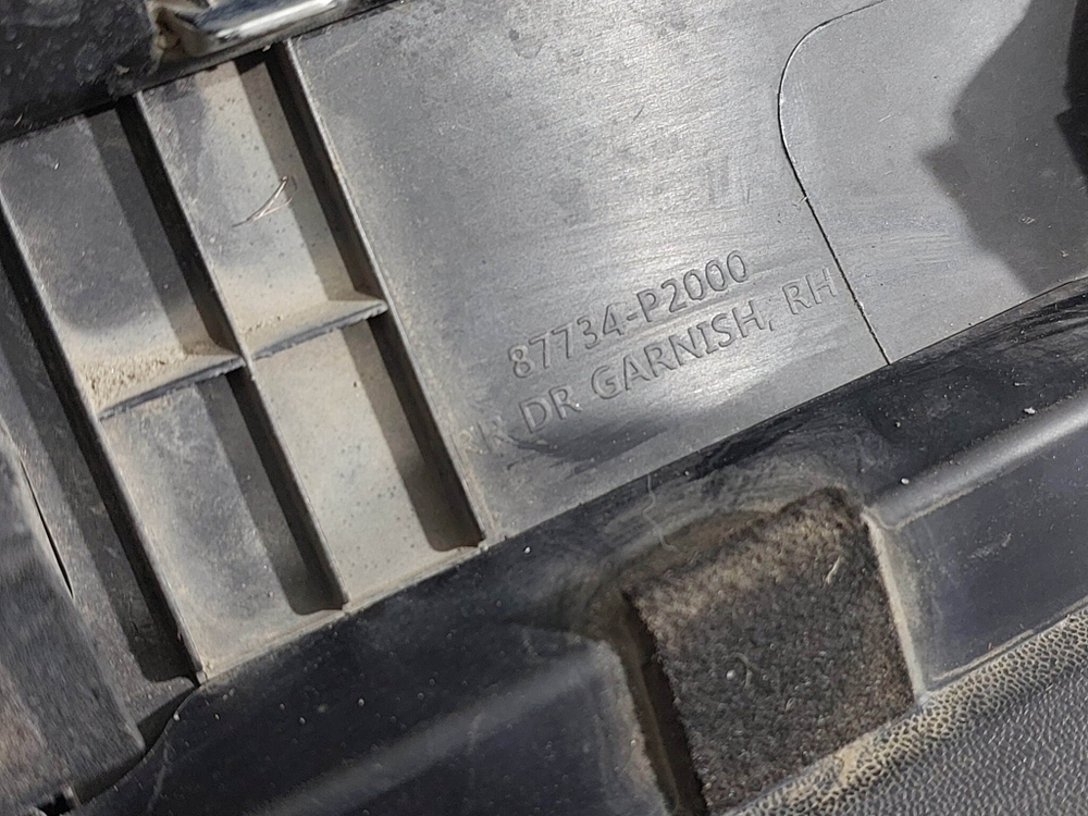 Накладка двери задней правой Kia Sorento 4 (MQ4) 20-нв Б/У Оригинал 87732P2000