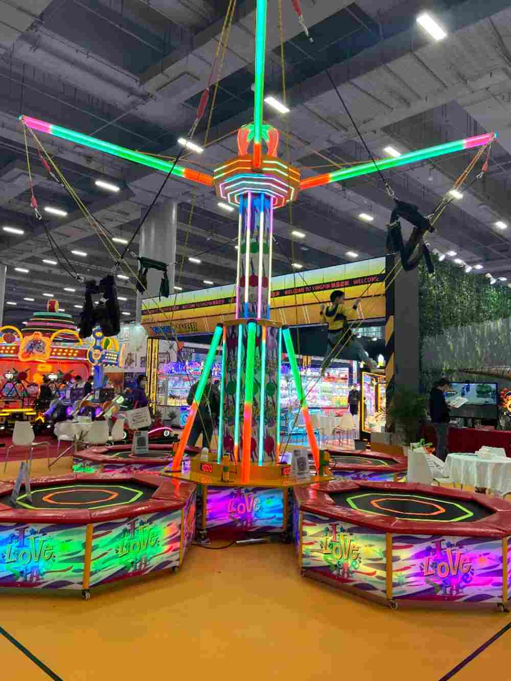 Банджи-батут «Неоновый калейдоскоп», 4-местный, 4,5×4,5×4,5 м