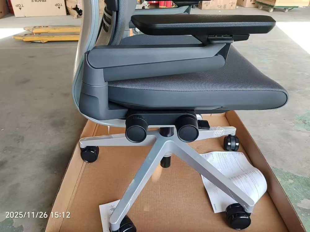 Steelcase Gesture Graphite с подголовником