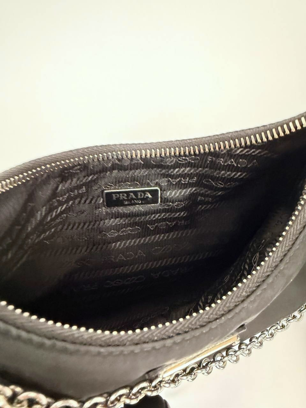 Сумка Prada Re-Edition