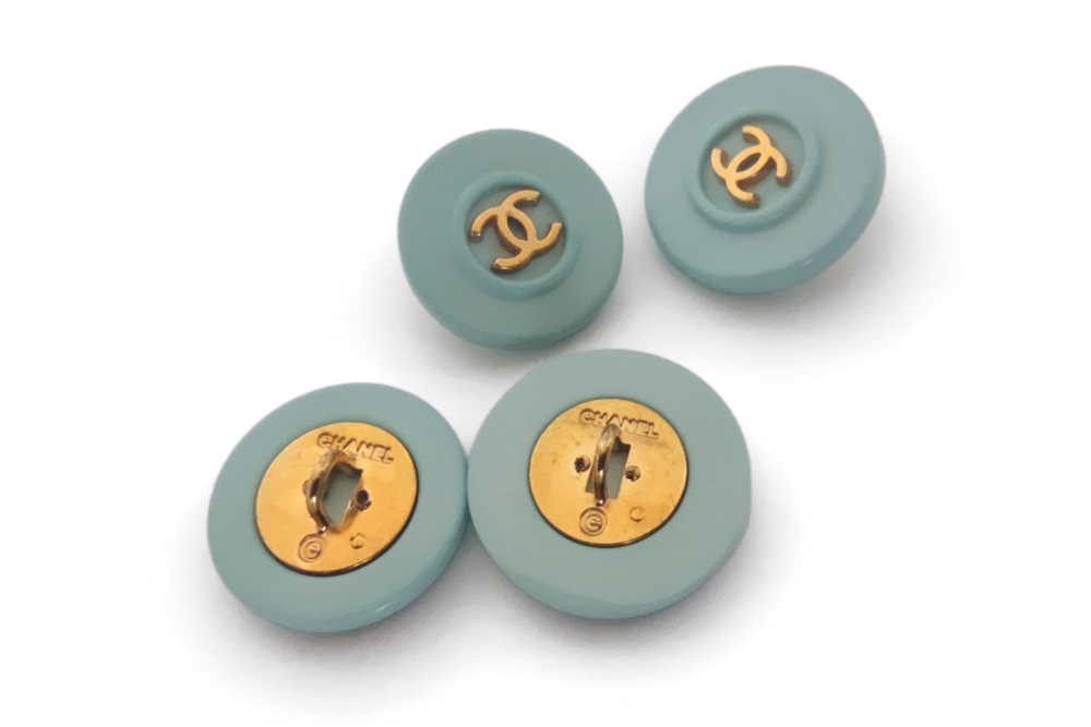 Четыре пуговицы Chanel