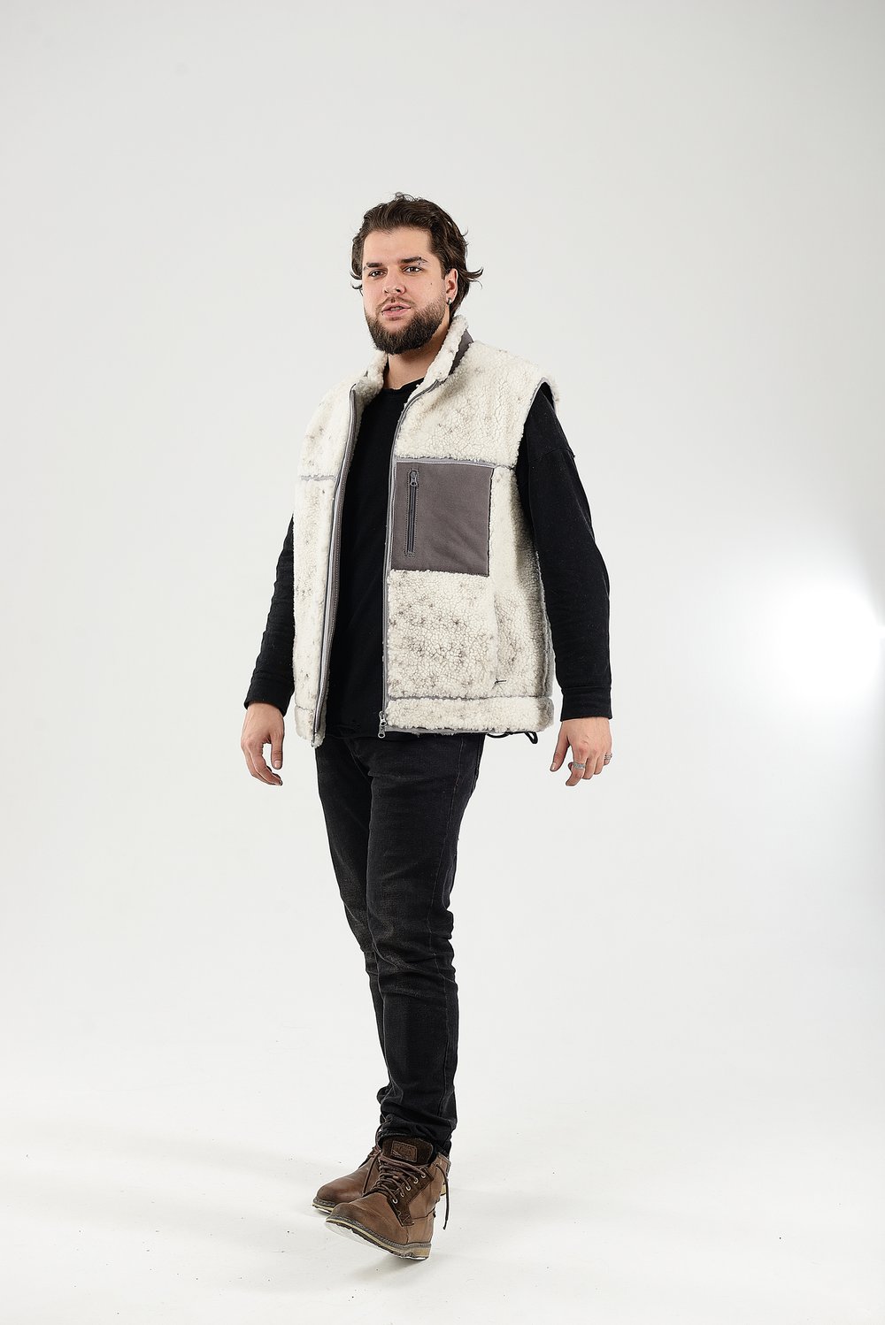 Мужская безрукавка из овчины