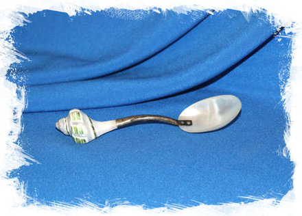 Чайная ложка из ракушек 13 см.