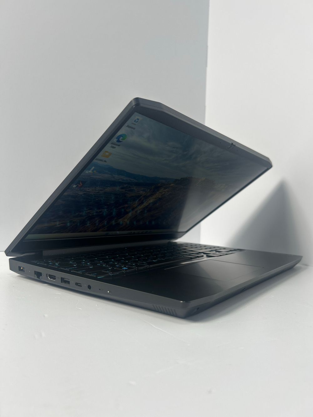 Ноутбук игровой Lenovo IdeaPad Gaming 3 15IMH05 (81Y400VERU) 15.6"/Intel Core i7 10750H/RAM 16GB/SSD 512GB/GeForce GTX 1650 Ti 4GB/1920x1080/IPS 120Hz/Windows 11/Подсветка кл-ры: LED/Черный. Состояние: C1