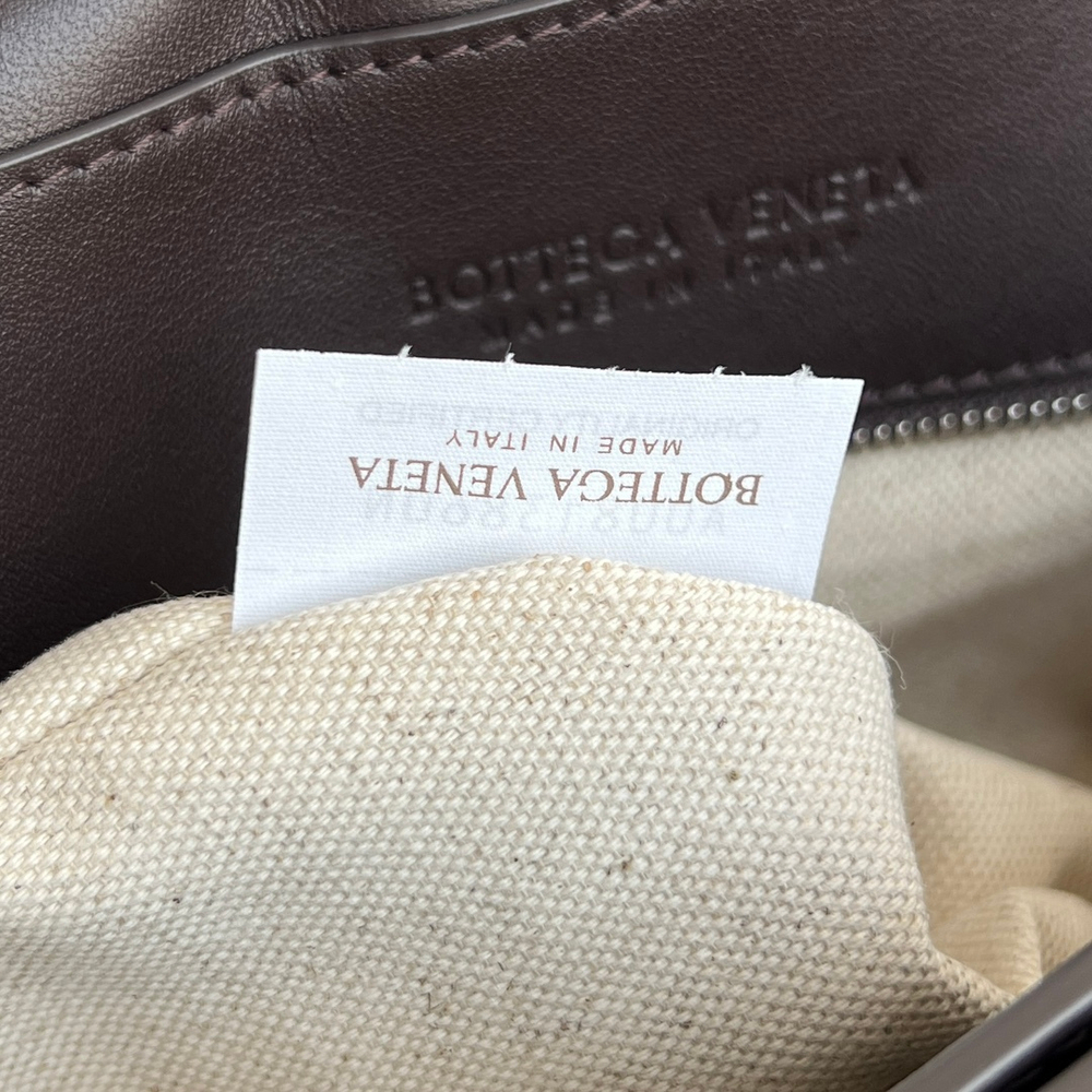 Bottega Veneta Medium Andiamo Messenger 37 cm