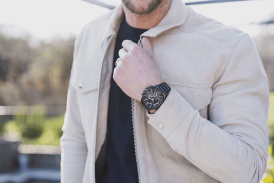 Мужские часы японского бренда Casio модель Edifice ECB-950DC-1A на руке