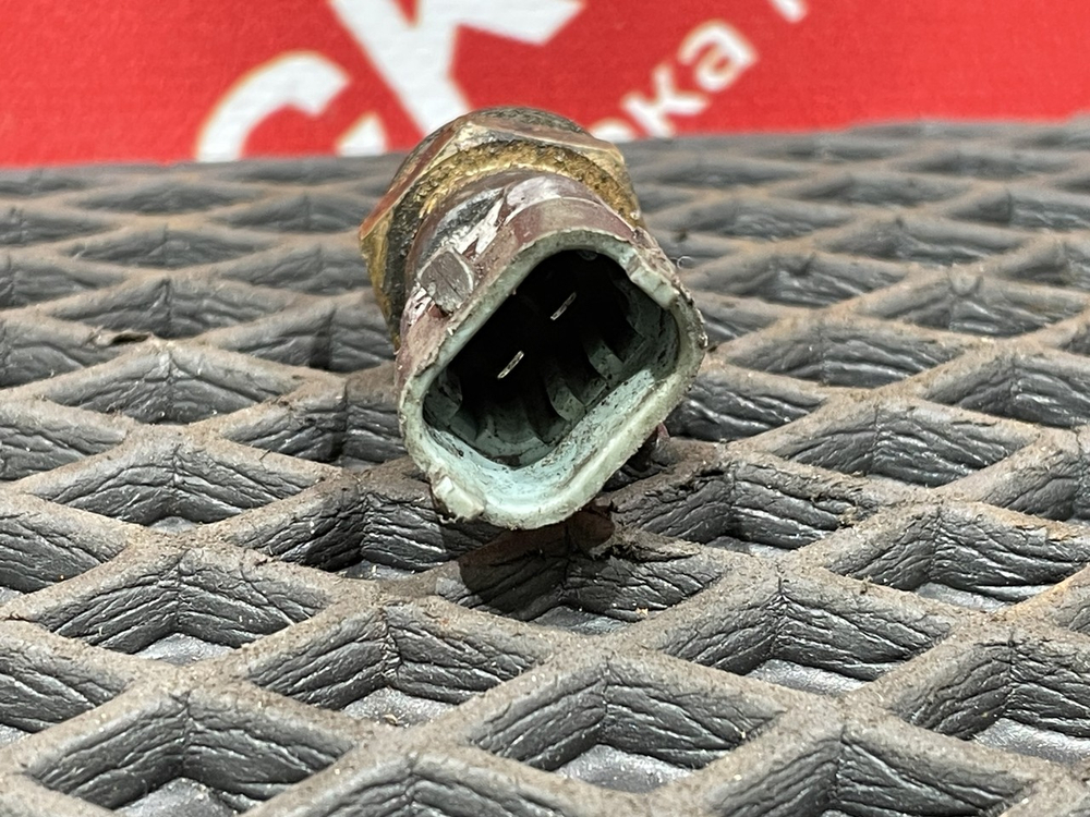 Датчик температуры охлаждающей жидкости