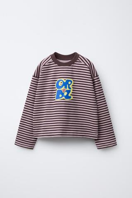 ZARA ФУТБОЛКА В ПОЛОСКУ С ВЫШИТОЙ НАДПИСЬЮ, РОЗОВЫЙ