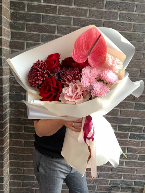 Букет "Антуриум", Антуриум с хризантемой и розами