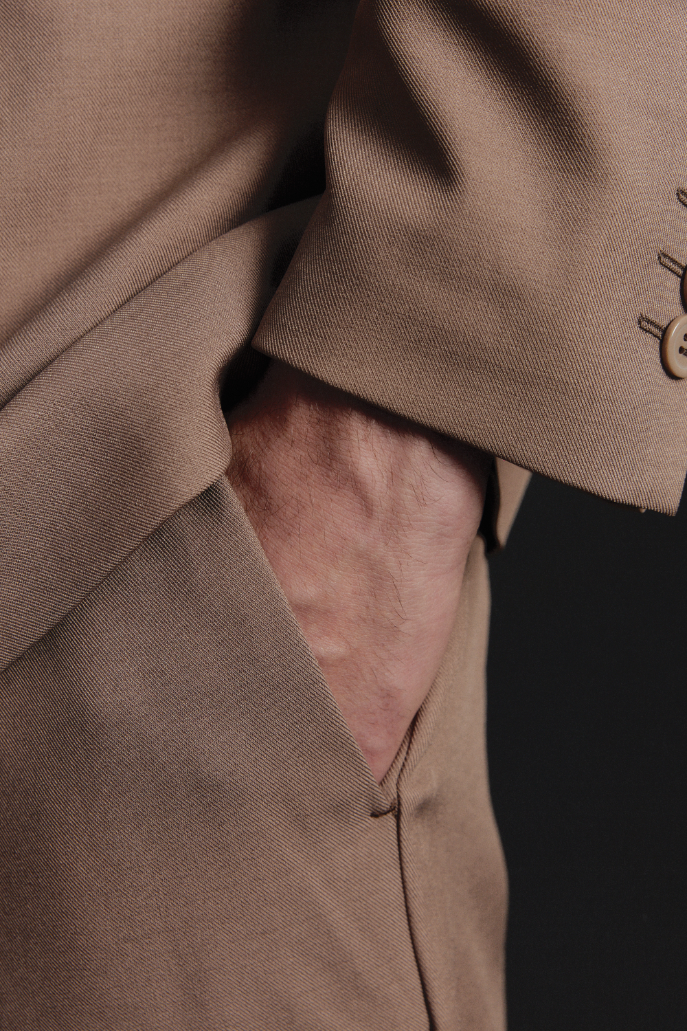 4x2 beige double-breasted suit