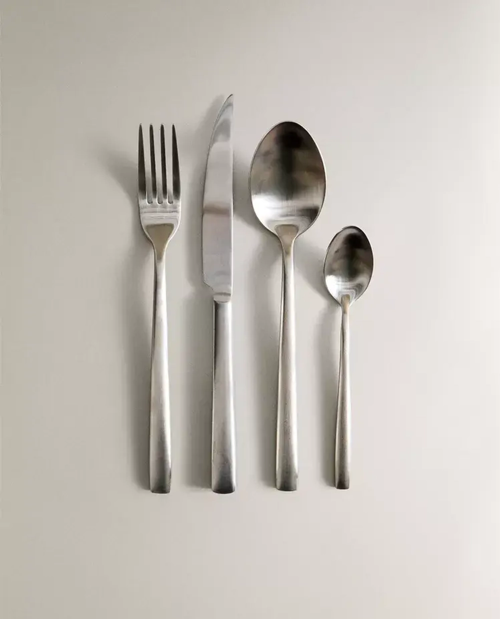 ZARA HOME СТОЛОВЫЙ НАБОР ИЗ 4 ПРЕДМЕТОВ С МАТОВЫМ СТАЛЬНЫМ ПОКРЫТИЕМ, СЕРЕБРО