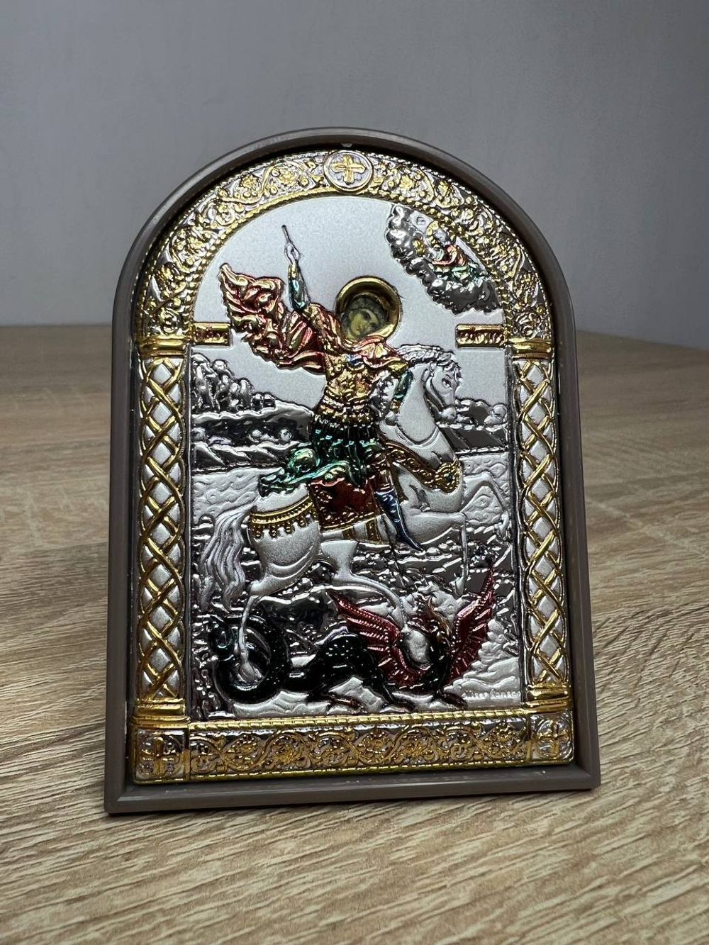 Георгий Победоносец, икона арочная, пластик коричневый, эмаль 62x88