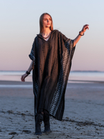 Накидка-пончо с капюшоном Tribal (черная)