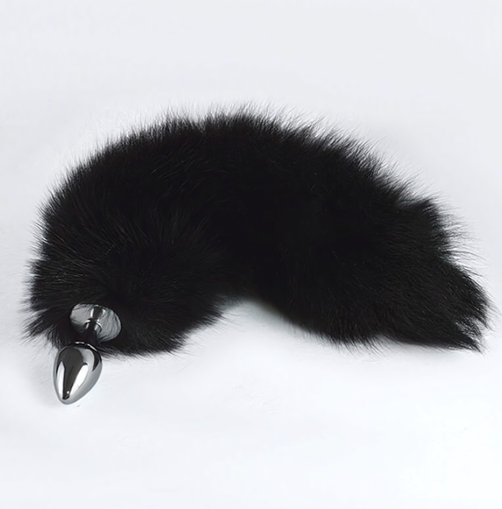 Хромированная анальная пробка с пушистым хвостиком (Цвет: черный)