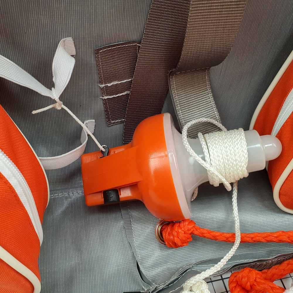 Спасательный набор (подкова, сигнальный буй, плавучий трос)