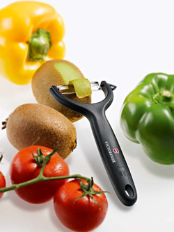 Нож для чистки томатов и киви с двусторонним зубчатым лезвием чёрный VICTORINOX 7.6079