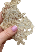 Кружево декоративное с кордом и вышивкой цвет молочный с золотом