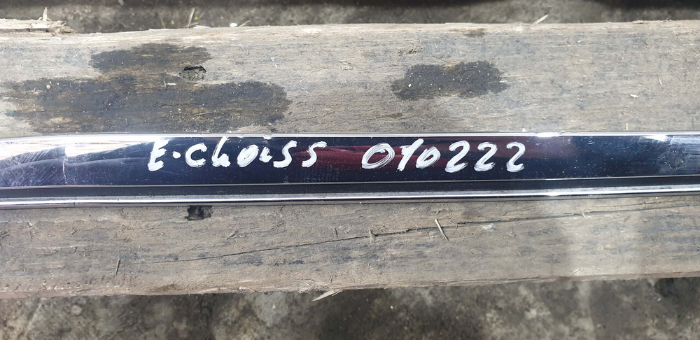 Молдинг решетки радиатора Mercedes E (W213) 16-20 Б/У Оригинал A2138880173