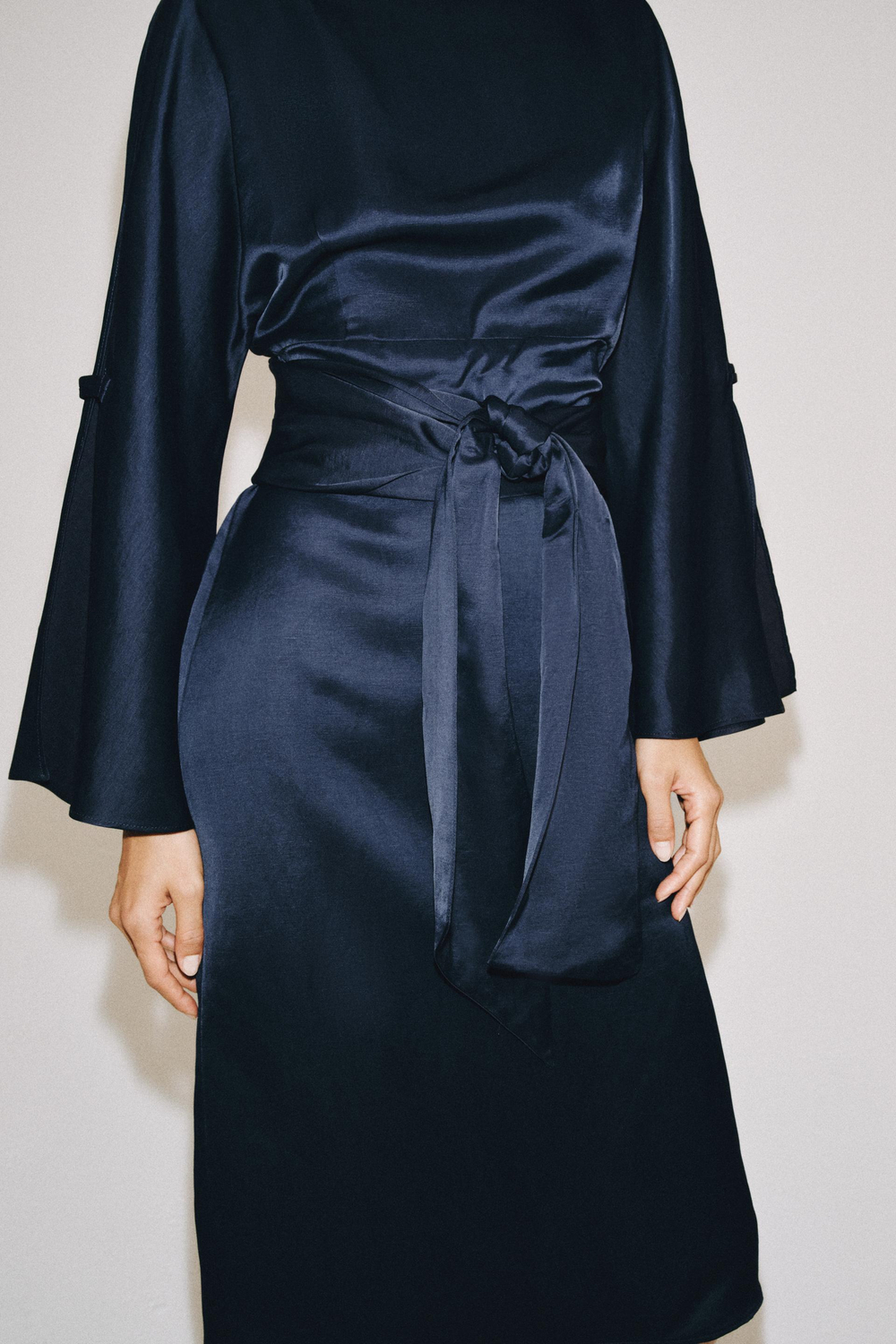 ZARA ПЛАТЬЕ МИДИ ИЗ СМЕСОВОГО ЛЬНА С ПОЯСОМ — ZW COLLECTION, СИНИЙ